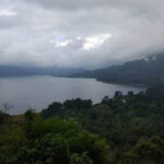Menikmati Keindahan Alam Anjungan Wanagiri di Danau Buyan