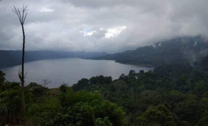 Menikmati Keindahan Alam Anjungan Wanagiri di Danau Buyan